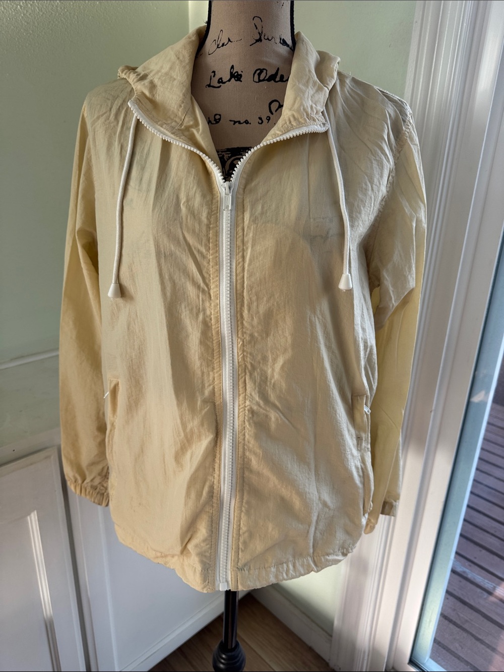 Light Cream Hooded Bomber Jacket — Casual Zip-Up